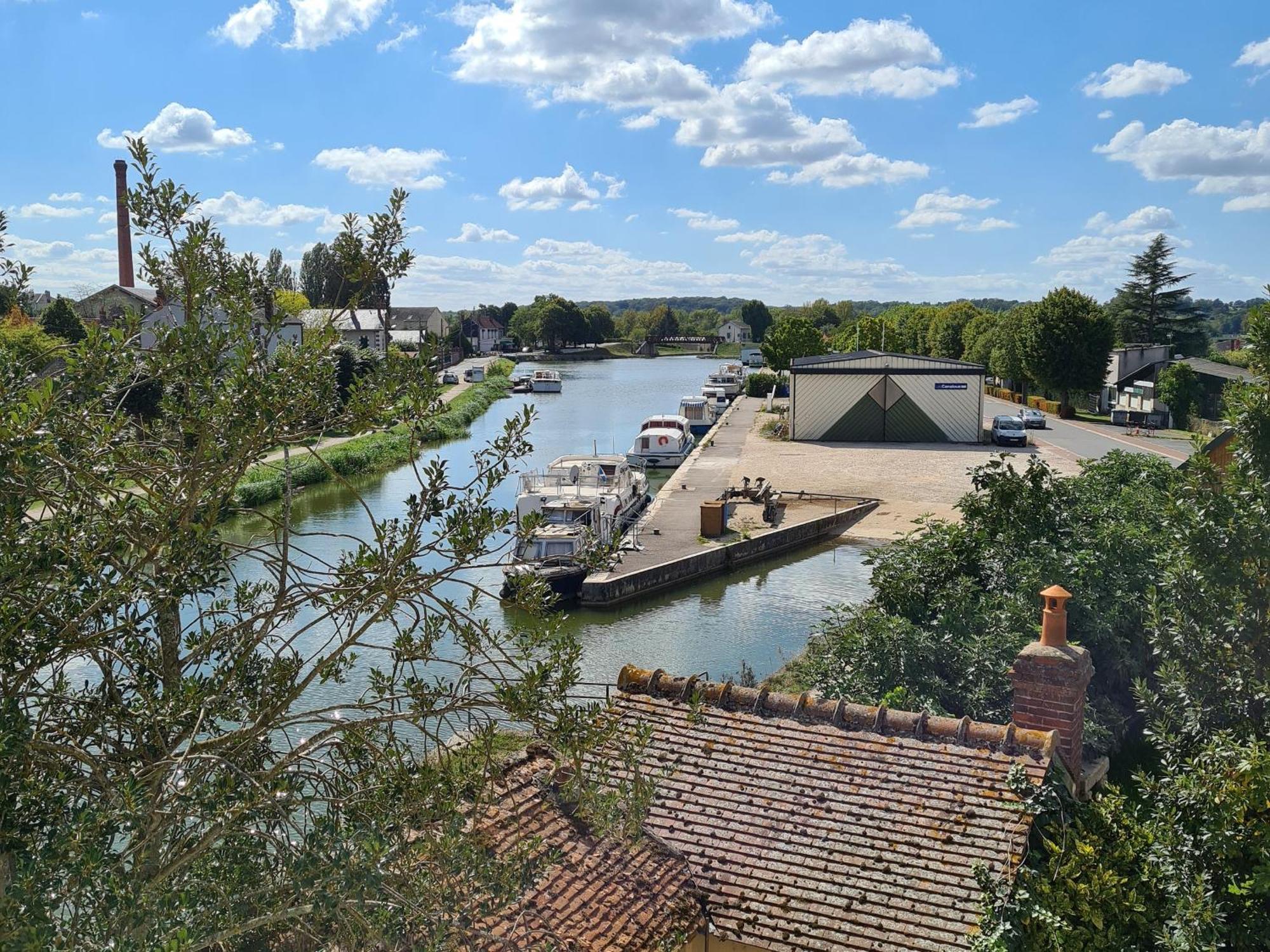 Gite Spacieux A Briare Avec Terrasse, Ideale Pour Familles Et Seminaires, Animaux Acceptes. - Fr-1-590-371 エクステリア 写真