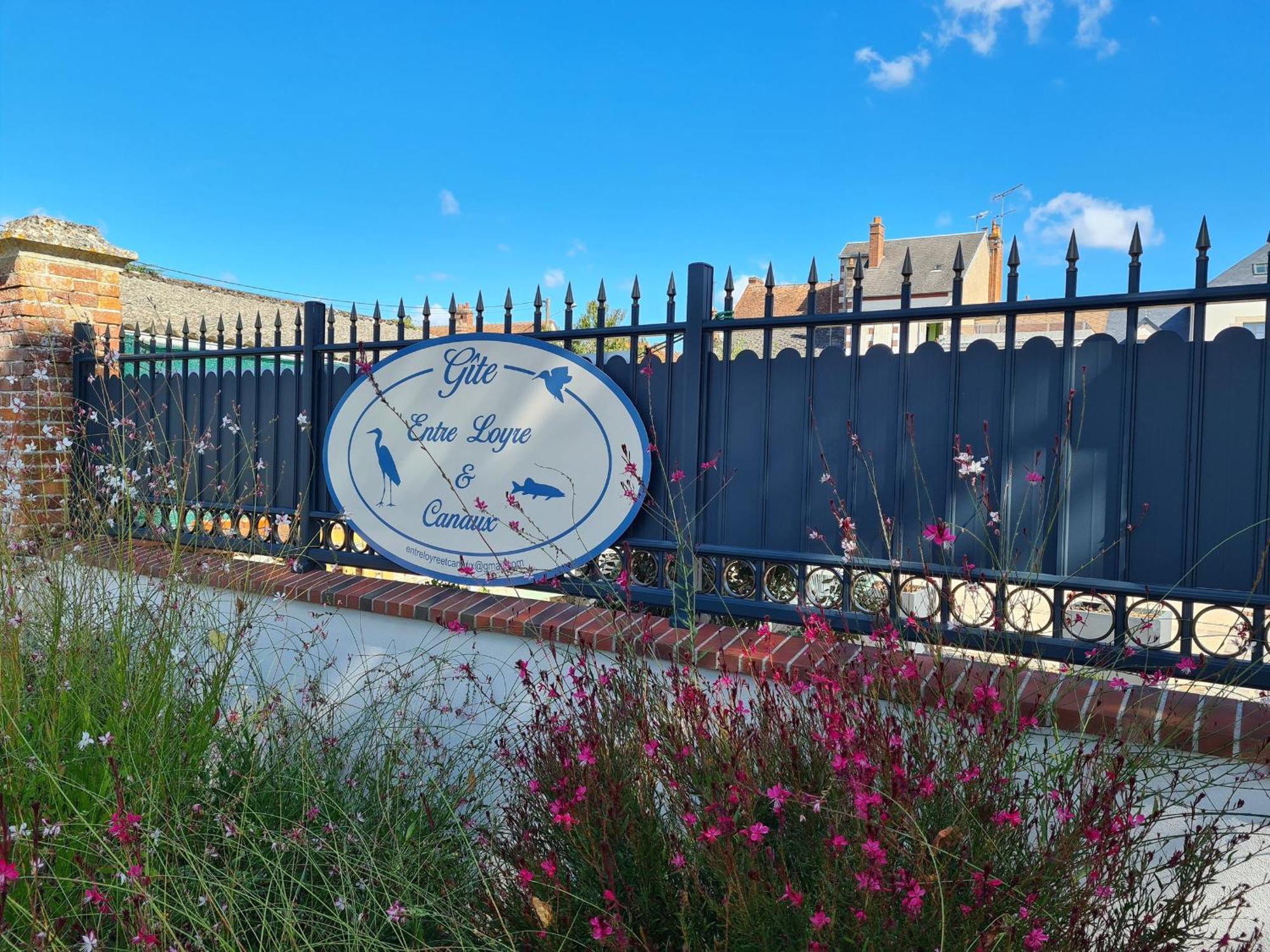 Gite Spacieux A Briare Avec Terrasse, Ideale Pour Familles Et Seminaires, Animaux Acceptes. - Fr-1-590-371 エクステリア 写真